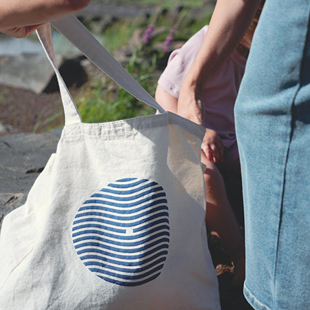 Tote bag (sac de marché). En canevas de coton naturel avec logo sein vague.